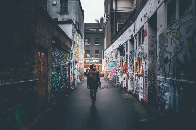 INO Brands - Girl in alley x500